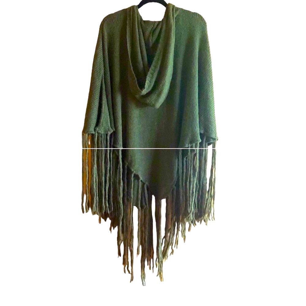 Wild Fox Hooded and fringed Sweater Poncho with Daisies NWOT - Picture 3 of 8